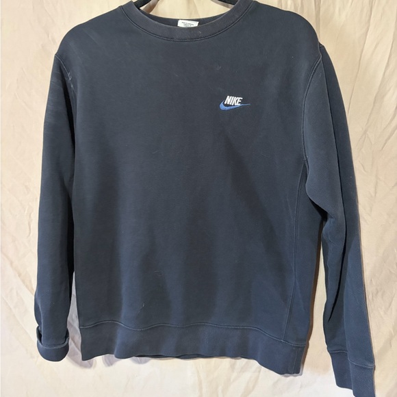 Nike Tops - Nike crewneck
